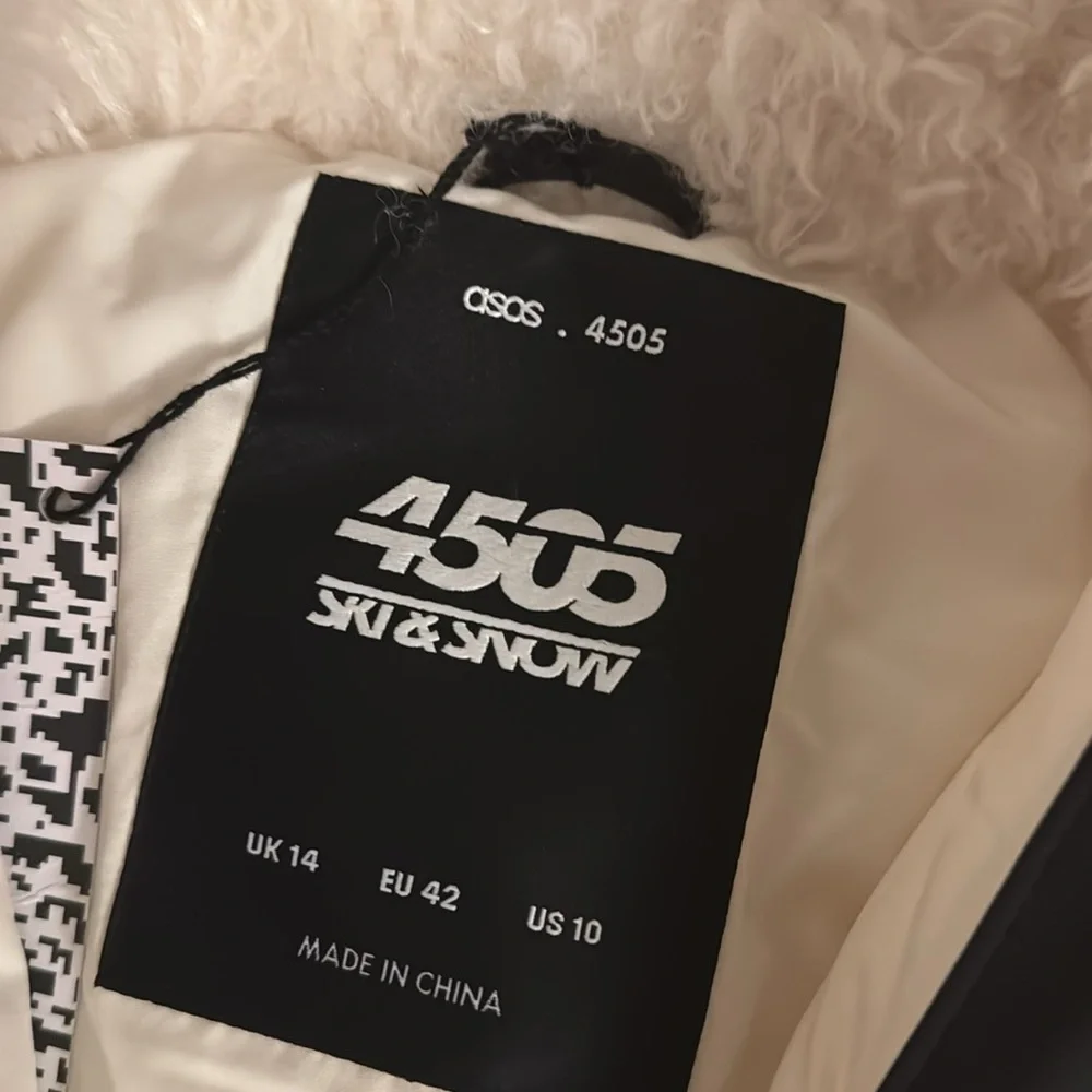 ASOS 4505 Skiing ski jumpsuit with faux fur panels and slim leg - Picture 8 of 14